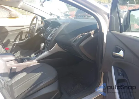 2014 Ford Focus Se z USA, uszkodzony, nr VIN 1FADP3F22EL178883